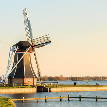 Het brinkdorp Zuidlaren met sfeervolle oude boerderijen en het Zuidlaardermeer