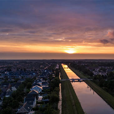 Gezellige winkelstraten en groene stadsparken in Hoogeveen